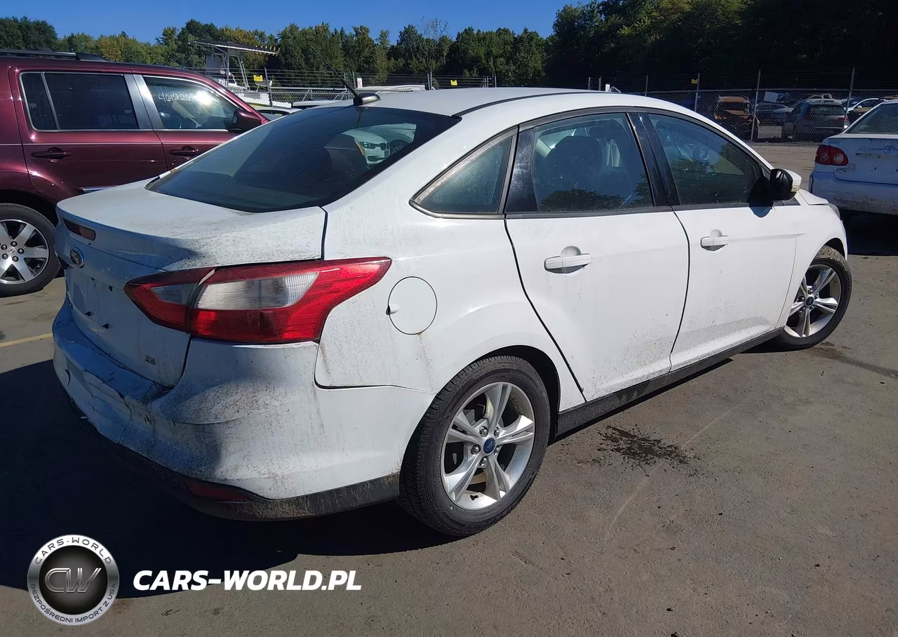 2014 Ford Focus Se VIN:1FADP3F28EL188026 - 4
