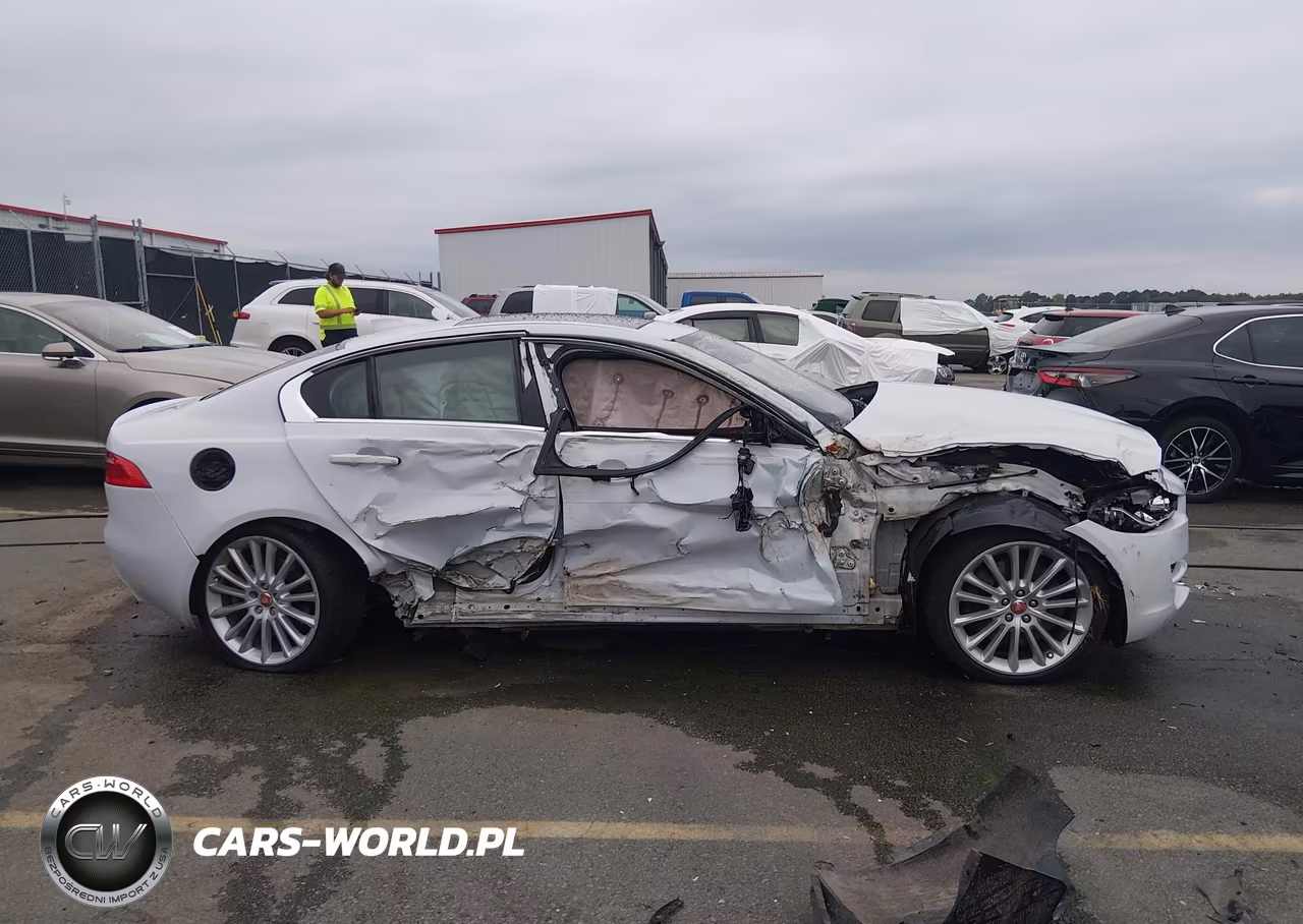 2018 Jaguar Xe 35T Portfolio Limited Edition VIN:SAJAN4EV7JCP17028 - 13