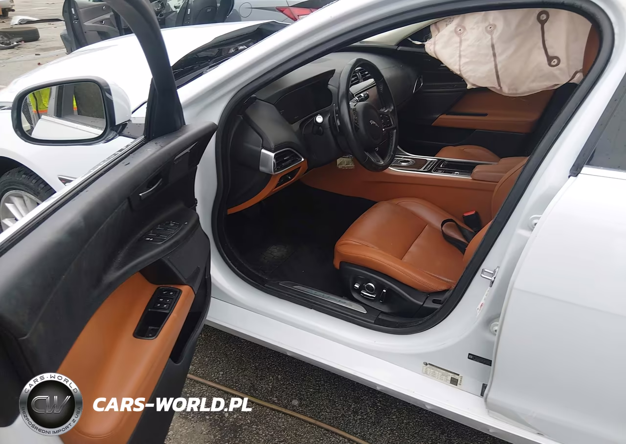 2018 Jaguar Xe 35T Portfolio Limited Edition VIN:SAJAN4EV7JCP17028 - 5