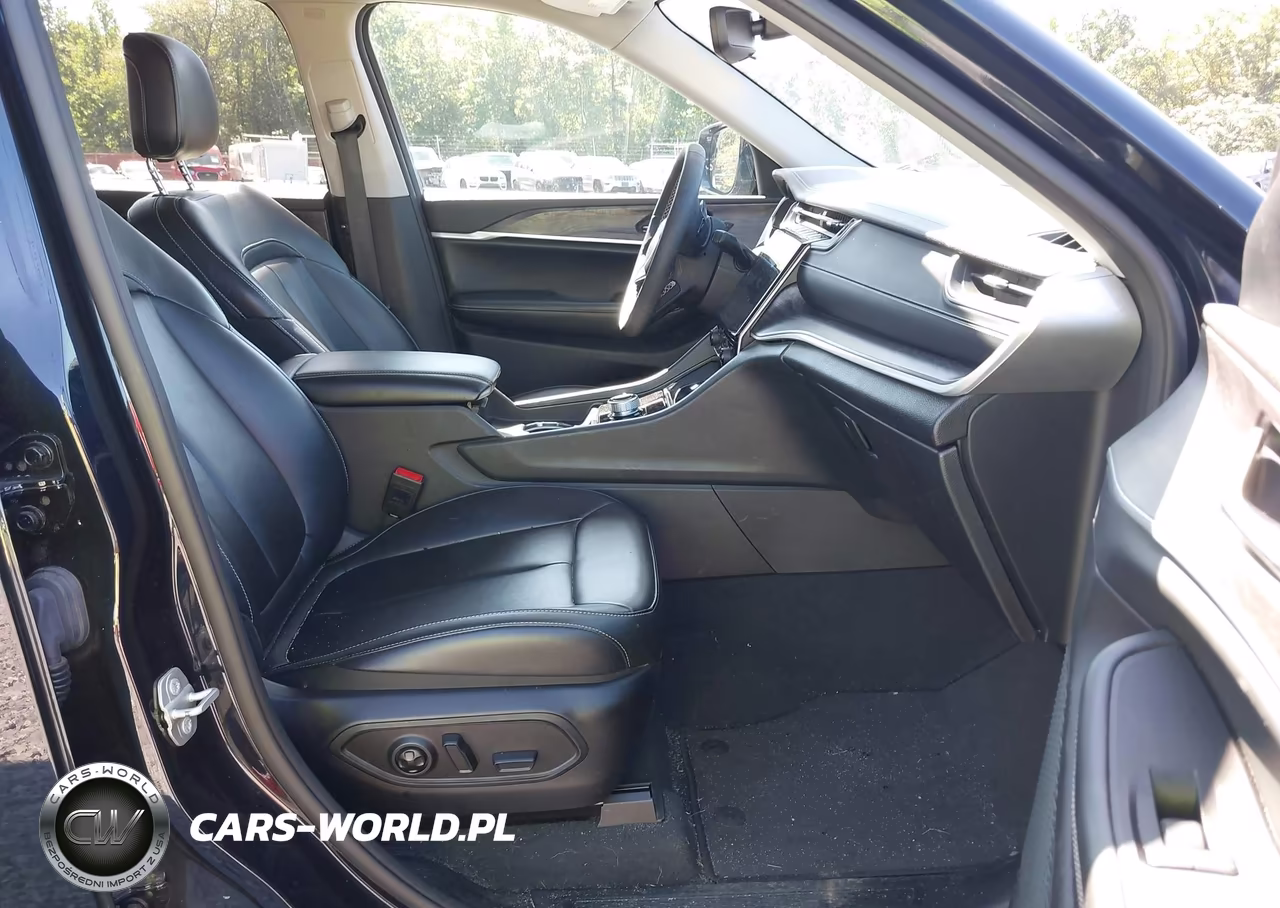 2023 Jeep Grand Cherokee L Limited 4X4 VIN:1C4RJKBG7P8853890 - 5