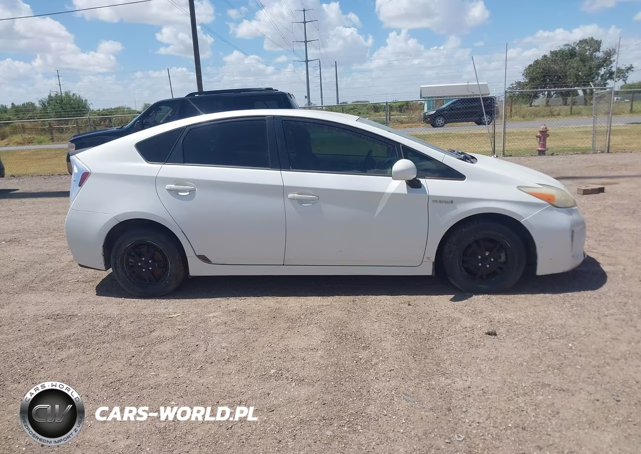 2013 Toyota Prius Two VIN:JTDKN3DU2D1720831 - 13