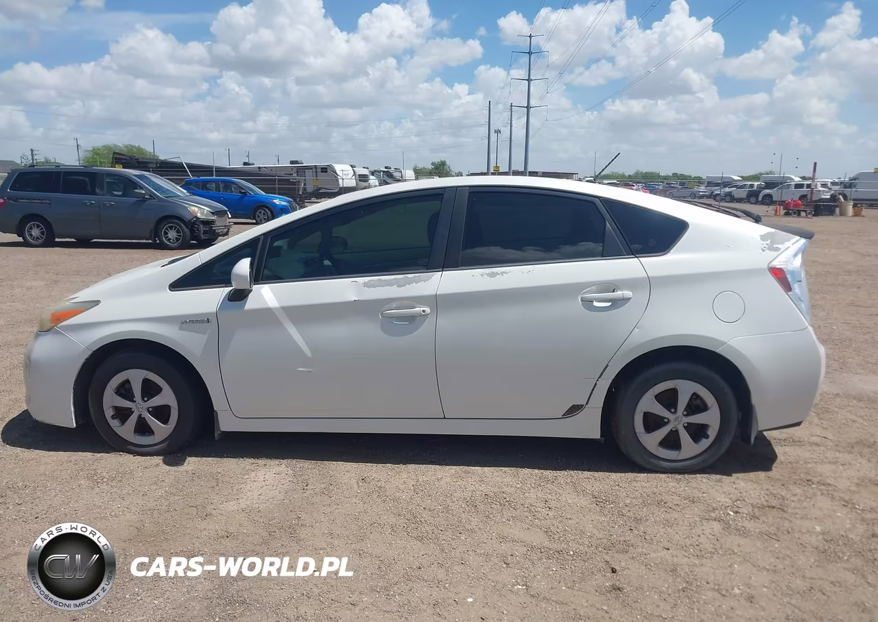 2013 Toyota Prius Two VIN:JTDKN3DU2D1720831 - 14