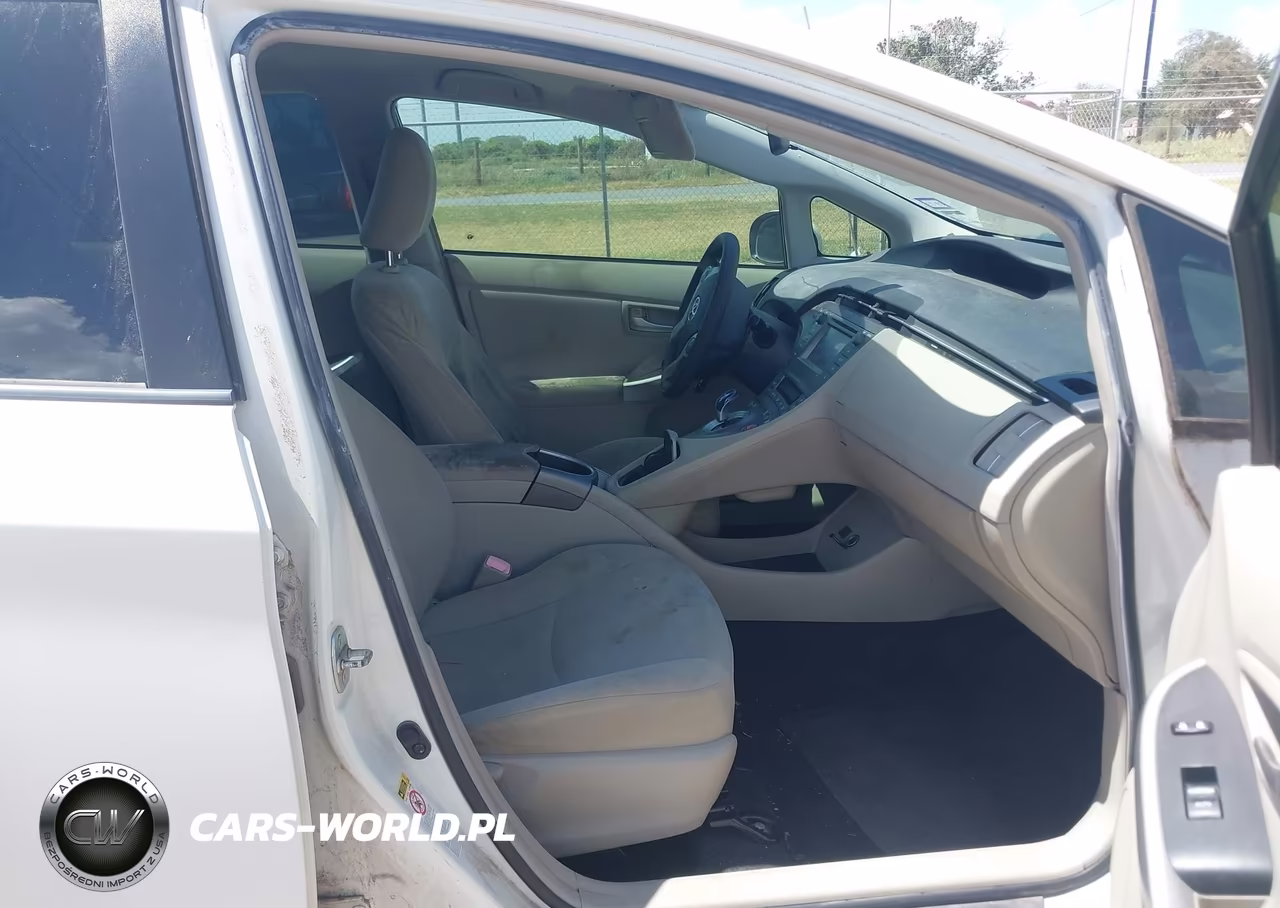 2013 Toyota Prius Two VIN:JTDKN3DU2D1720831 - 5