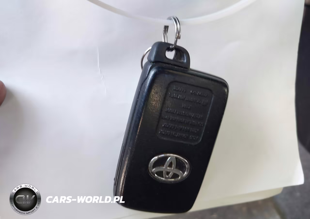 2015 Toyota Prius Two VIN:JTDKN3DU1F0410002 - 11