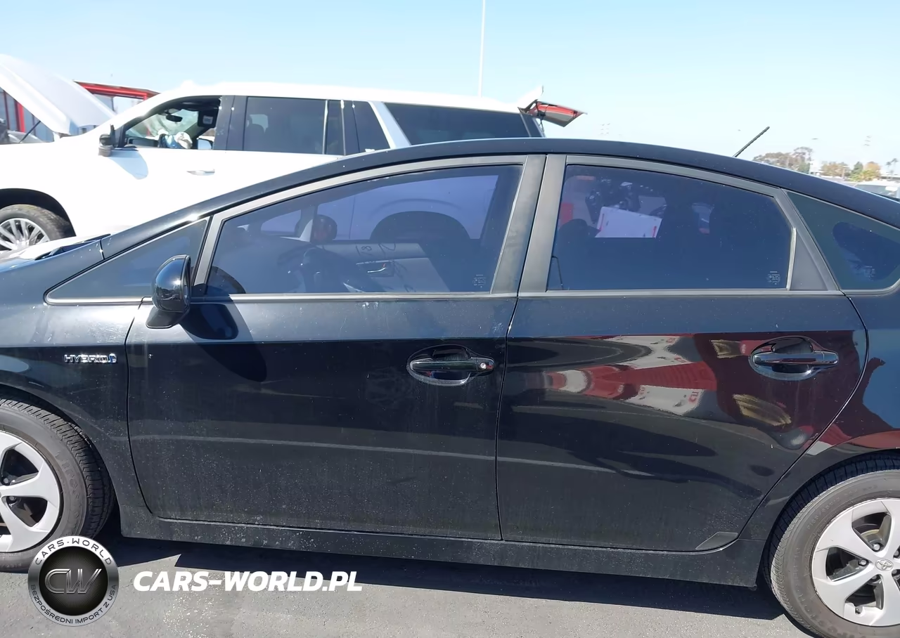 2015 Toyota Prius Two VIN:JTDKN3DU1F0410002 - 14
