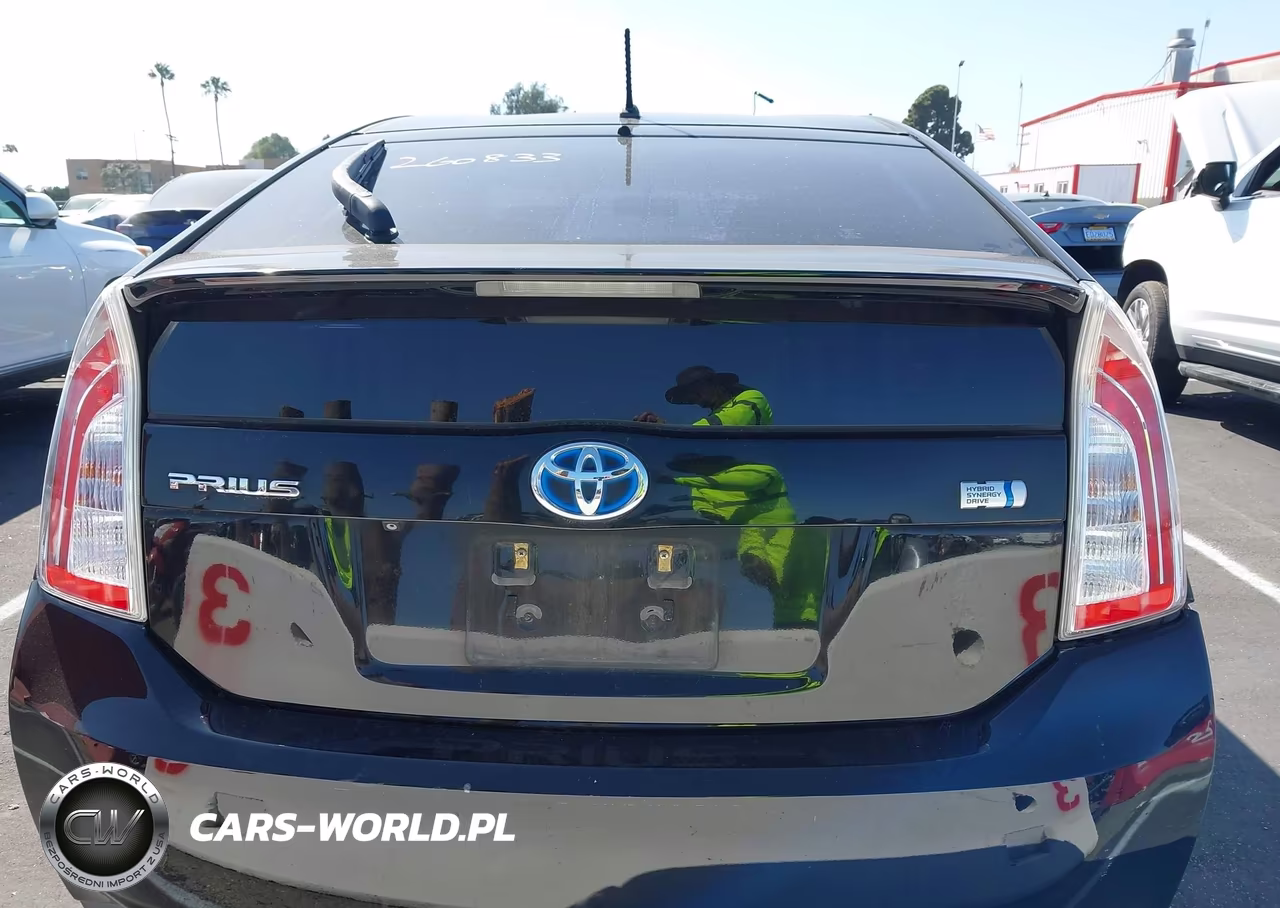 2015 Toyota Prius Two VIN:JTDKN3DU1F0410002 - 16