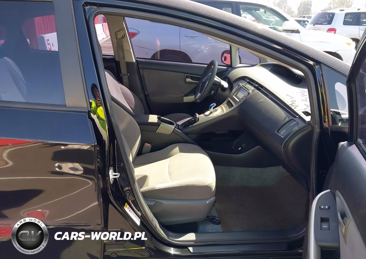 2015 Toyota Prius Two VIN:JTDKN3DU1F0410002 - 5