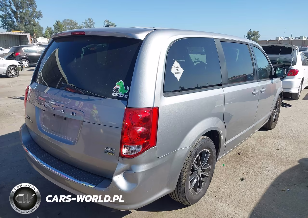 2018 Dodge Grand Caravan Gt VIN:2C4RDGEG1JR145646 - 4
