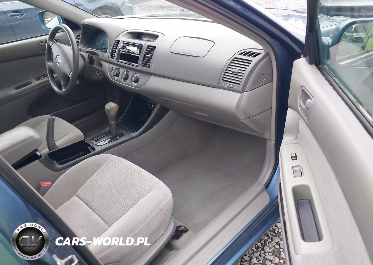 2003 Toyota Camry Le VIN:4T1BE32K03U746225 - 17