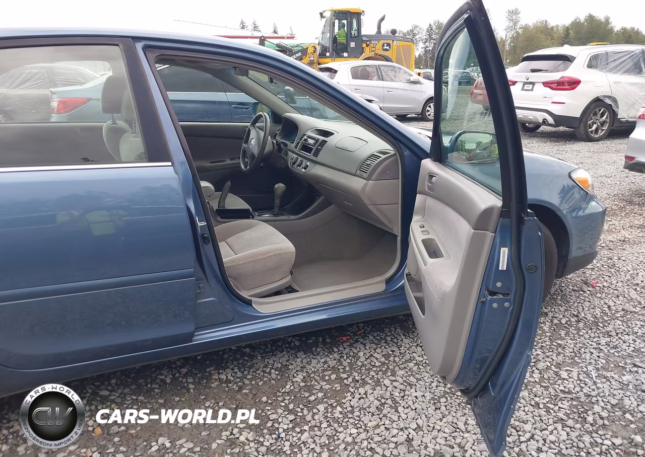 2003 Toyota Camry Le VIN:4T1BE32K03U746225 - 5