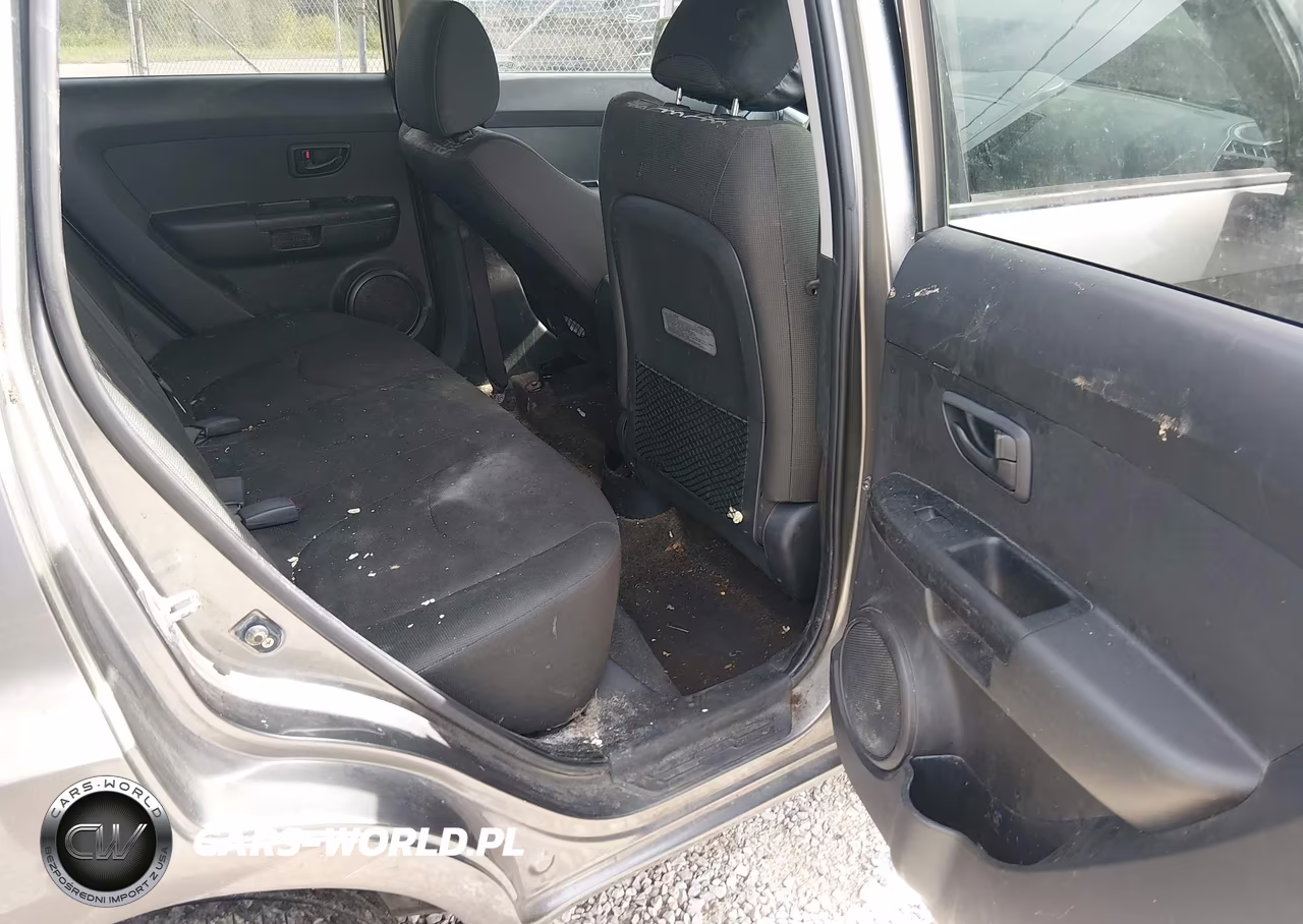 2010 Kia Soul + VIN:KNDJT2A22A7082863 - 8