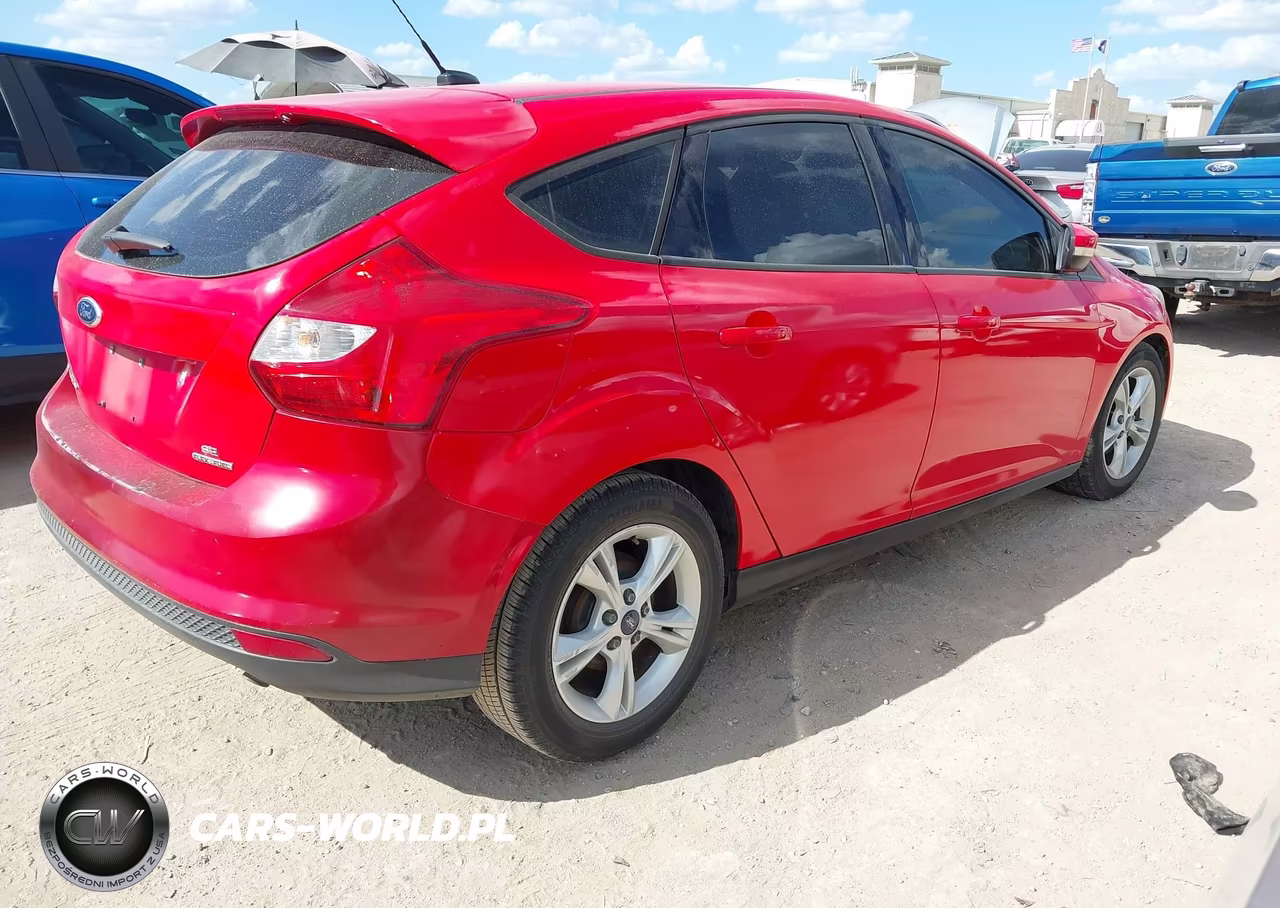 2014 Ford Focus Se VIN:1FADP3K23EL408419 - 4