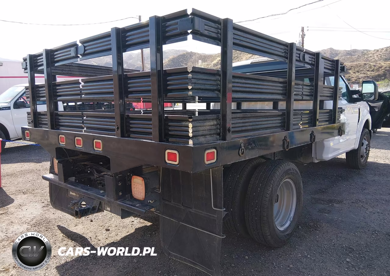 2017 Ford F-350 Chassis Xl VIN:1FDRF3G68HEE51091 - 4