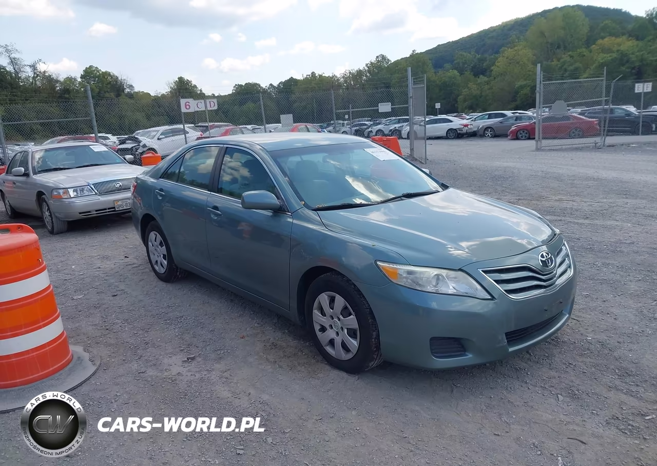 2010 Toyota Camry Le – zdjęcie 1 z 16