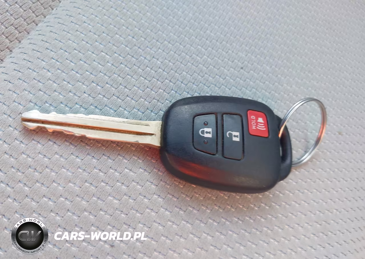 2013 Toyota Prius C One VIN:JTDKDTB33D1535331 - 11