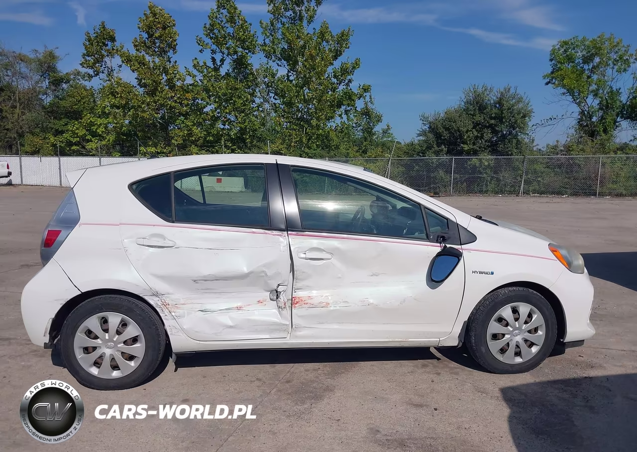 2013 Toyota Prius C One VIN:JTDKDTB33D1535331 - 13