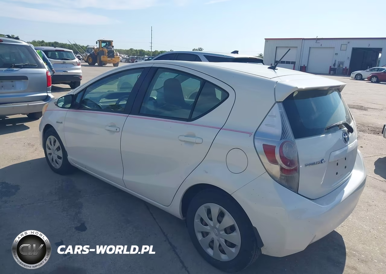 2013 Toyota Prius C One VIN:JTDKDTB33D1535331 - 3