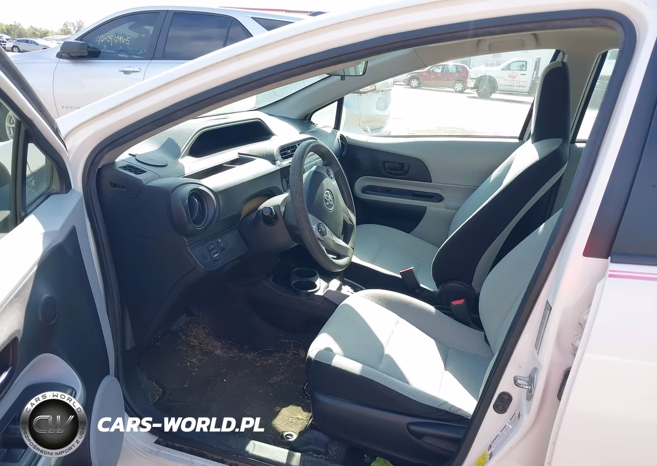 2013 Toyota Prius C One VIN:JTDKDTB33D1535331 - 5