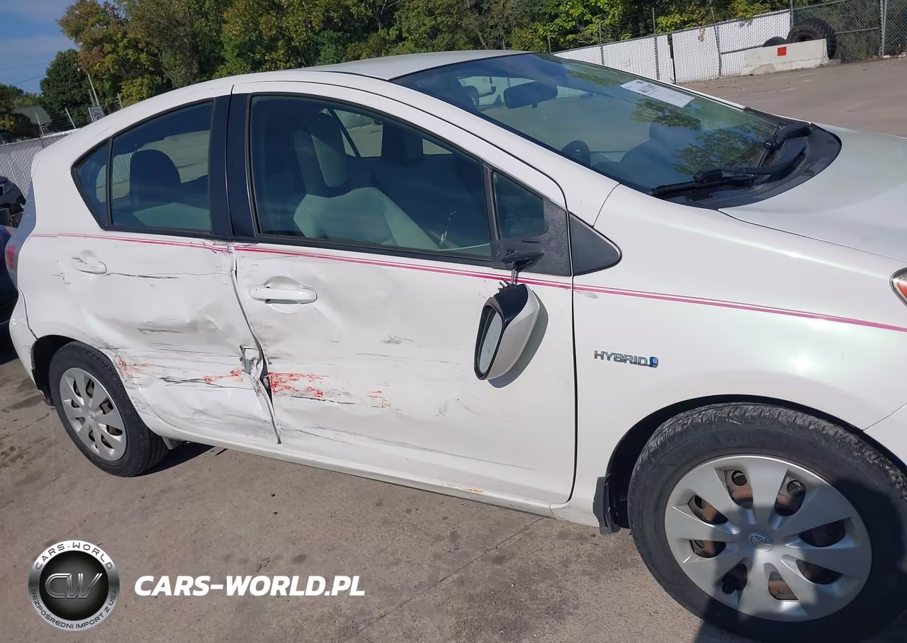 2013 Toyota Prius C One VIN:JTDKDTB33D1535331 - 6