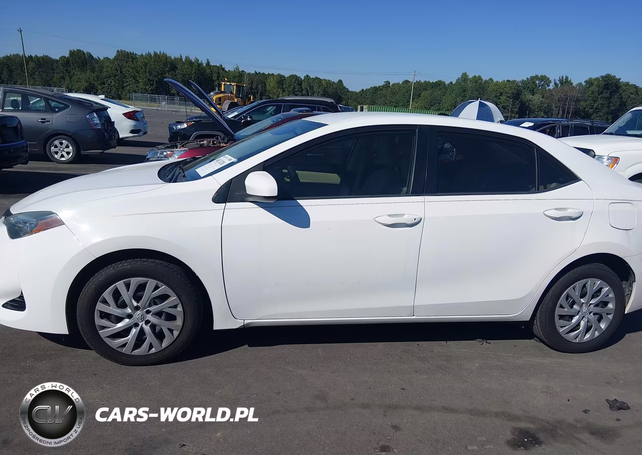 2017 Toyota Corolla Le VIN:5YFBURHE3HP726518 - 14