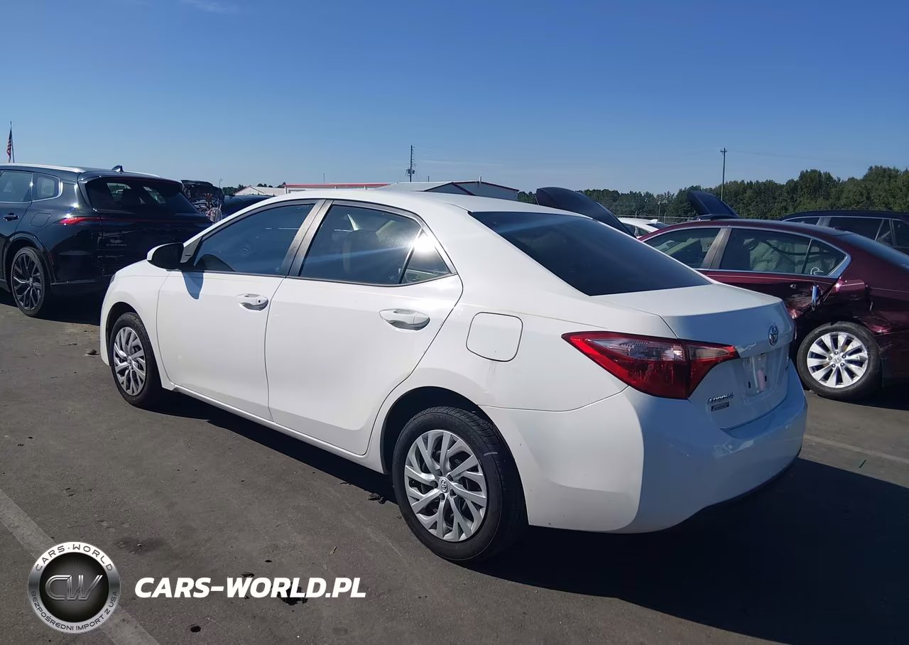 2017 Toyota Corolla Le VIN:5YFBURHE3HP726518 - 3