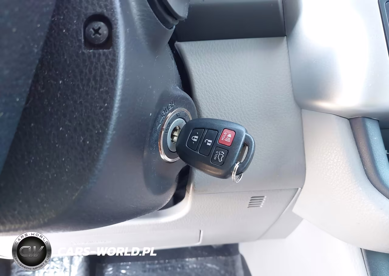 2018 Toyota Highlander Le Plus VIN:5TDBZRFH8JS825783 - 11
