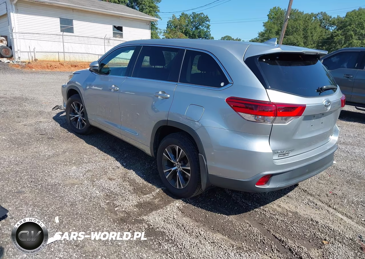 2018 Toyota Highlander Le Plus VIN:5TDBZRFH8JS825783 - 3