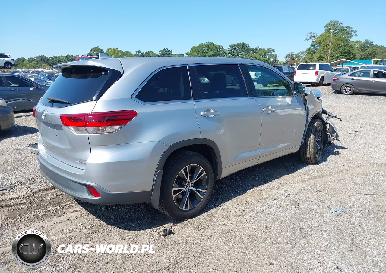 2018 Toyota Highlander Le Plus VIN:5TDBZRFH8JS825783 - 4