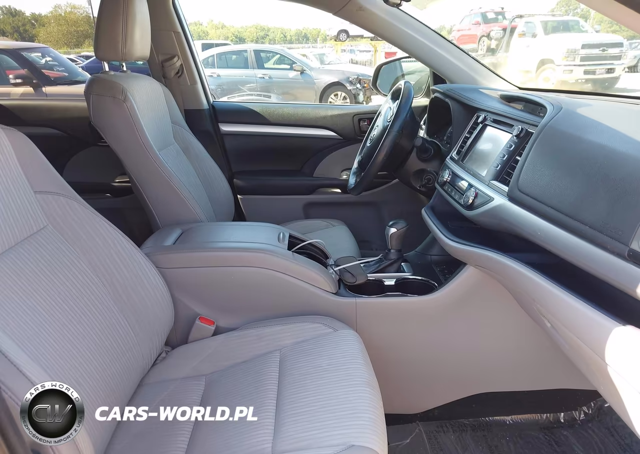 2018 Toyota Highlander Le Plus VIN:5TDBZRFH8JS825783 - 5