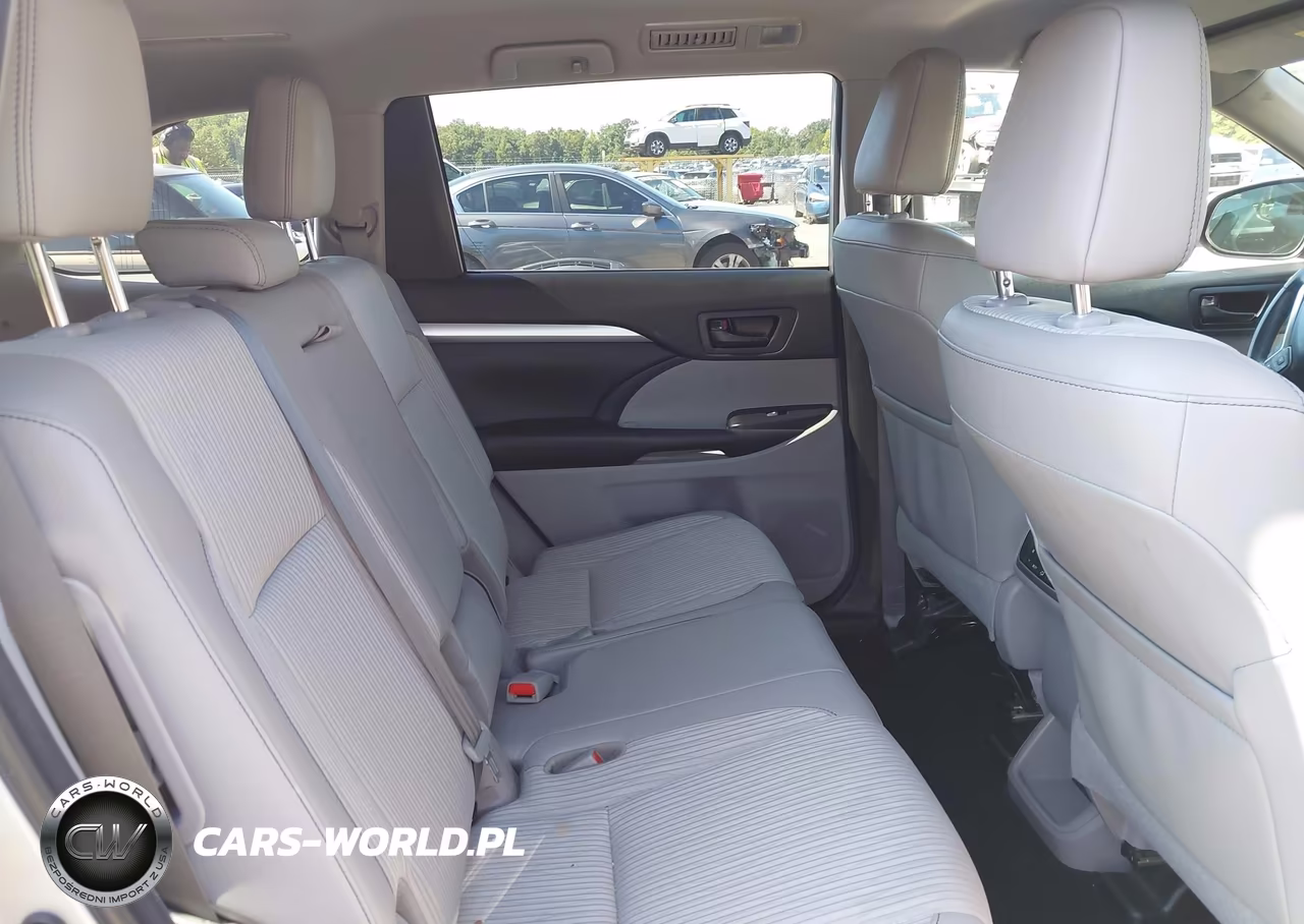 2018 Toyota Highlander Le Plus VIN:5TDBZRFH8JS825783 - 8