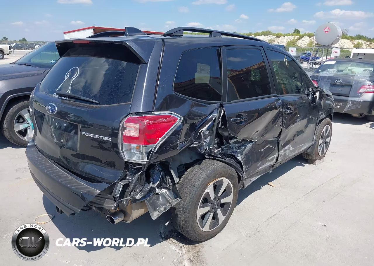 2018 Subaru Forester 2.5I Premium VIN:JF2SJAGC7JH560520 - 4