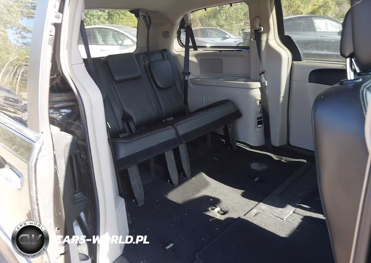 2015 Chrysler Town & Country Touring VIN:2C4RC1BG8FR697575 - 8