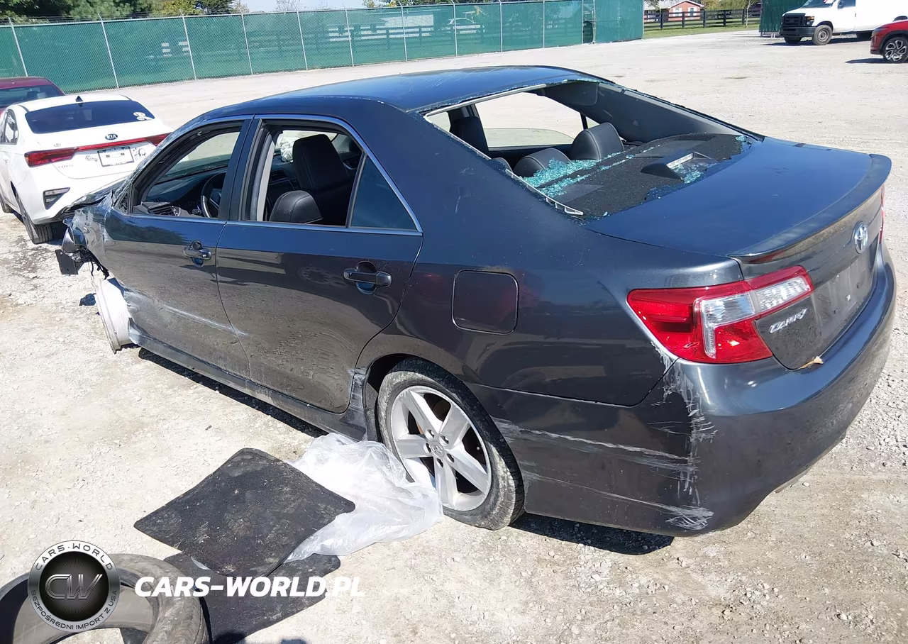 2014 Toyota Camry Se VIN:4T1BF1FK4EU471943 - 3