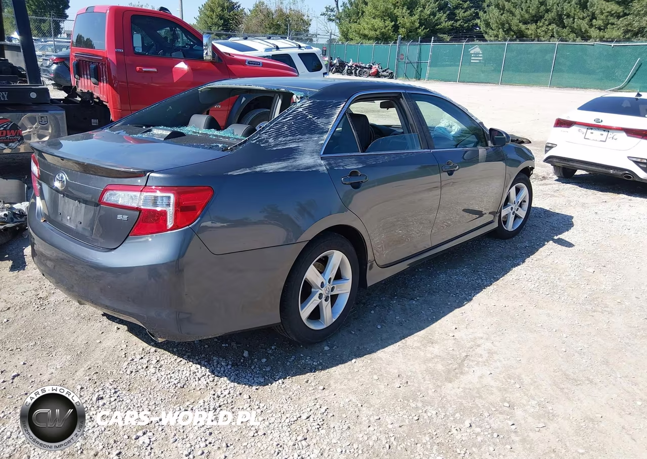 2014 Toyota Camry Se VIN:4T1BF1FK4EU471943 - 4