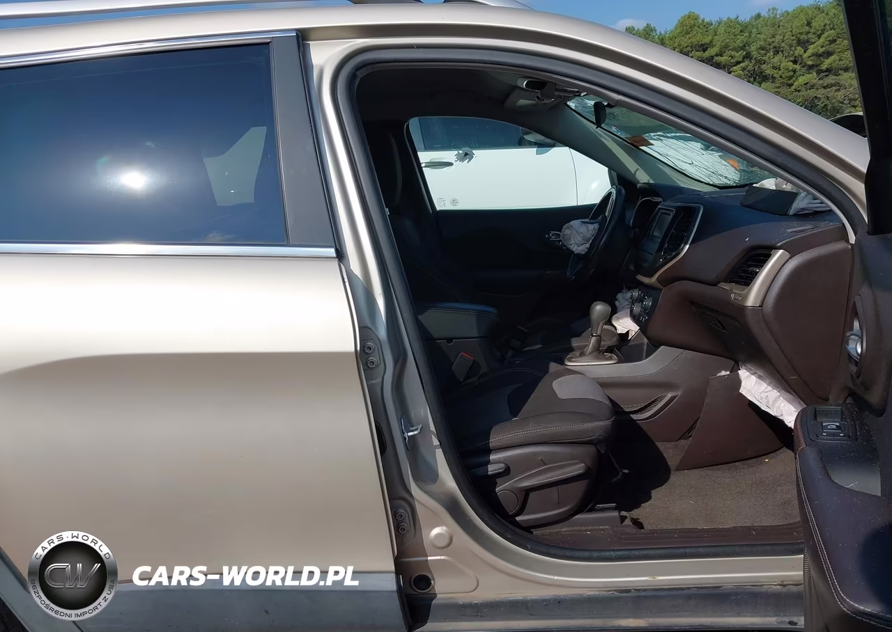 2014 Jeep Cherokee Latitude VIN:1C4PJLCB2EW226006 - 5