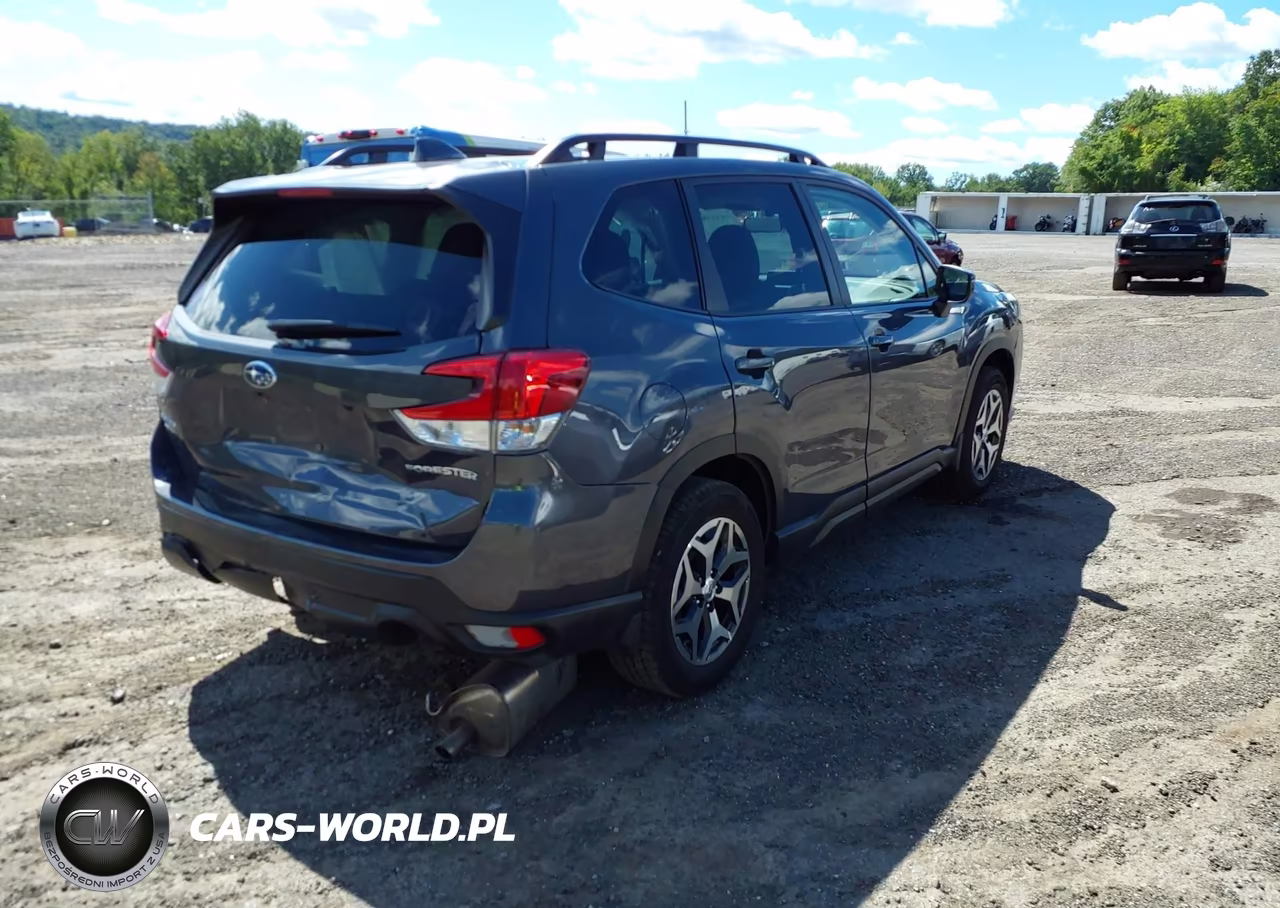 2023 Subaru Forester Premium VIN:JF2SKADC6PH543752 - 4