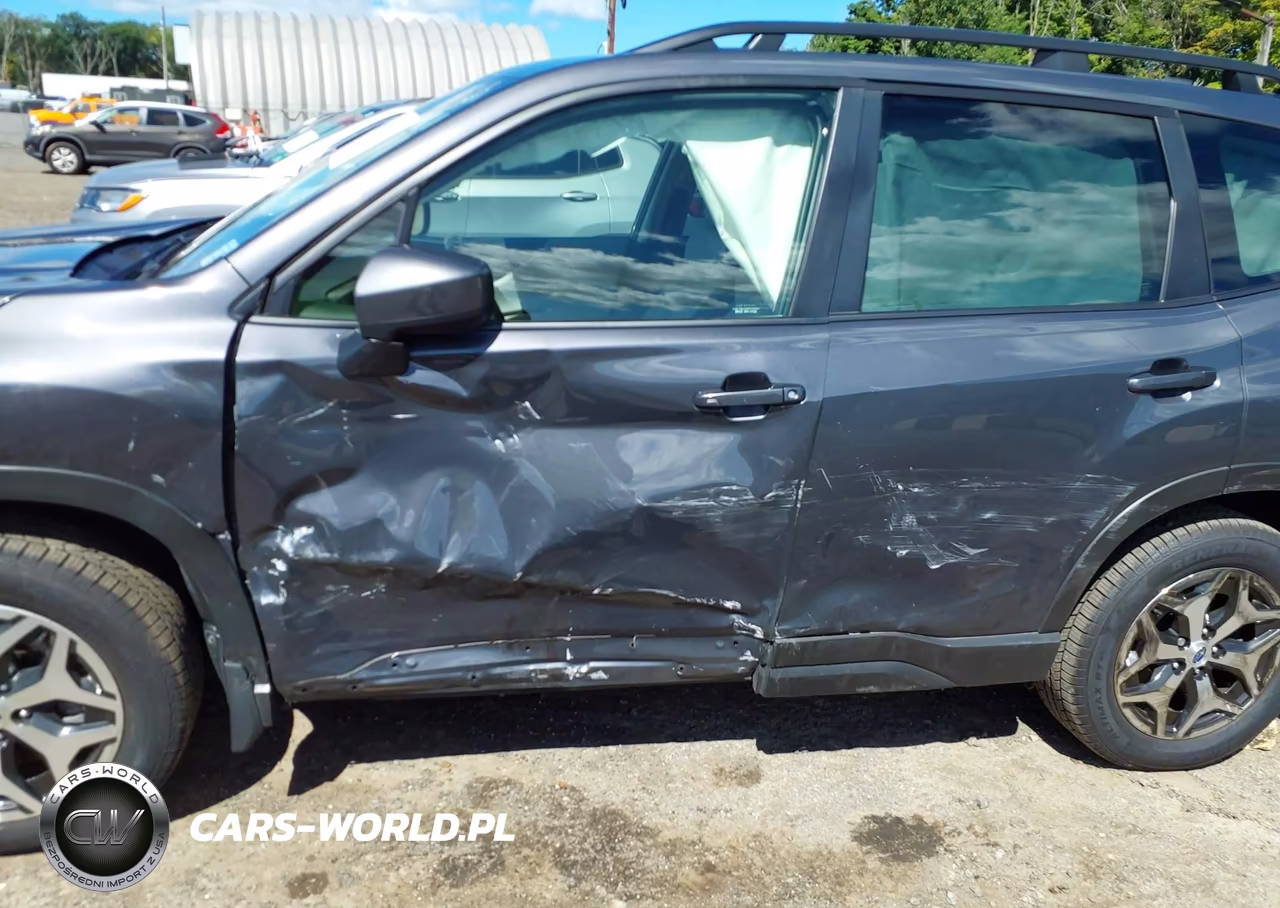 2023 Subaru Forester Premium VIN:JF2SKADC6PH543752 - 6