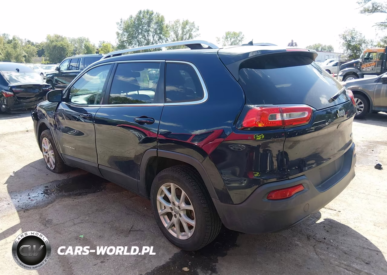 2015 Jeep Cherokee Latitude VIN:1C4PJLCSXFW643035 - 3