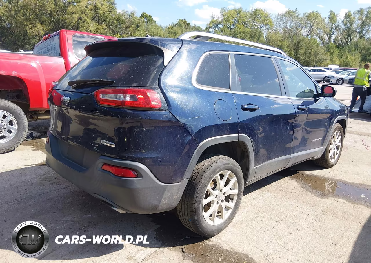 2015 Jeep Cherokee Latitude VIN:1C4PJLCSXFW643035 - 4