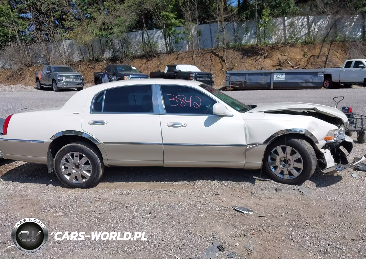 2004 Lincoln Town Car Ultimate VIN:1LNHM83W84Y686927 - 13