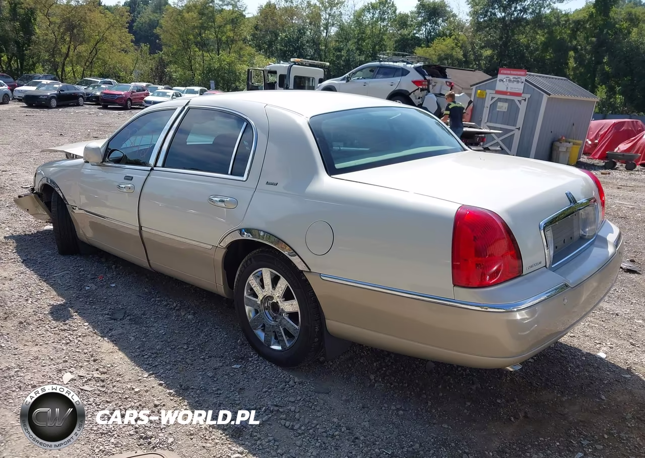 2004 Lincoln Town Car Ultimate VIN:1LNHM83W84Y686927 - 3
