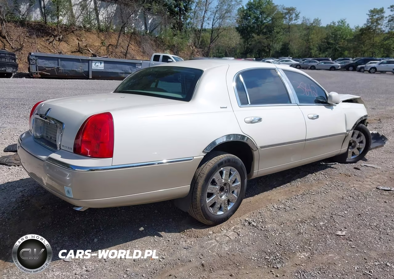 2004 Lincoln Town Car Ultimate VIN:1LNHM83W84Y686927 - 4