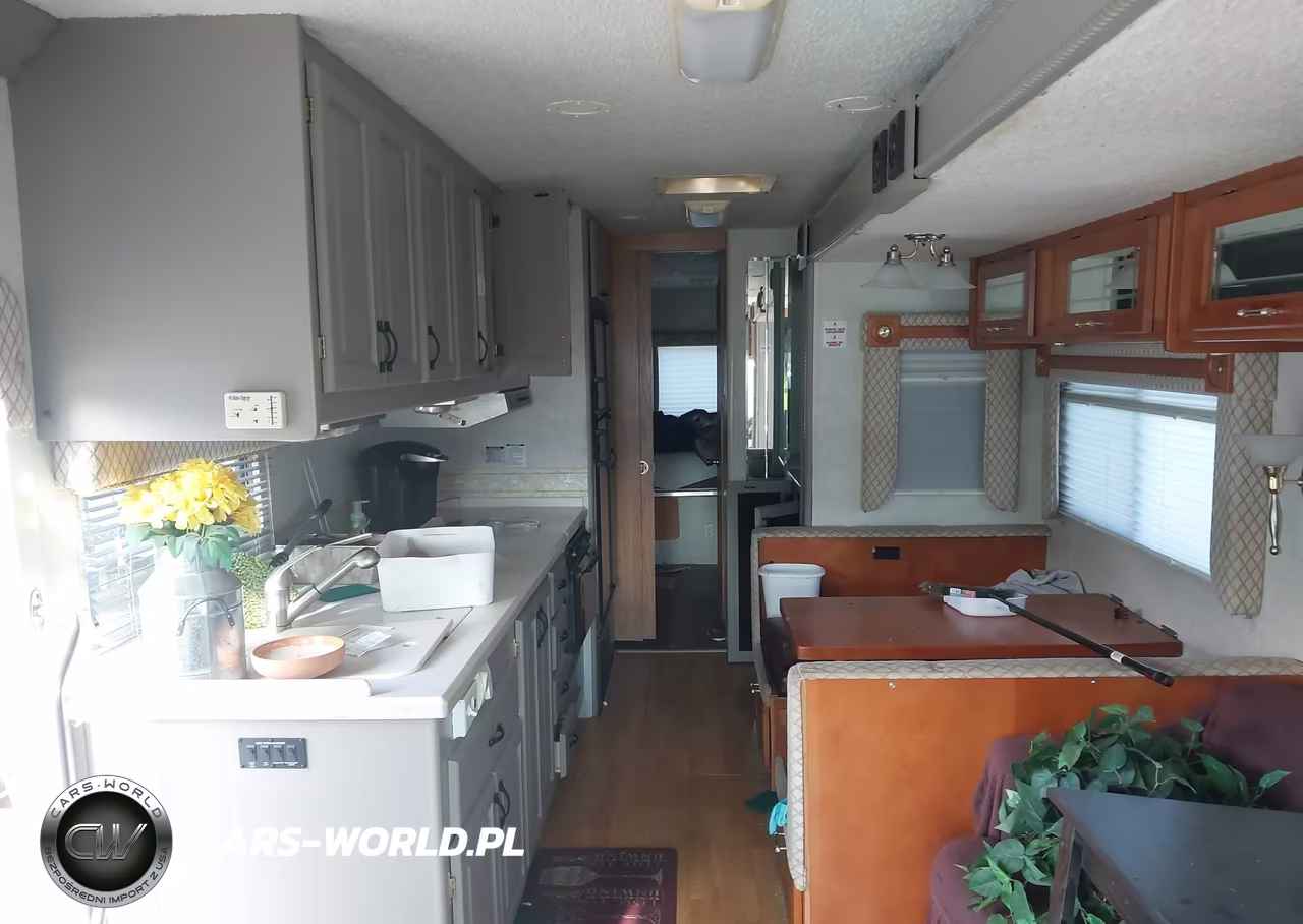 2004 Workhorse Custom Chassis Motorhome Chassis W22 VIN:5B4MP67G233366148 - 8
