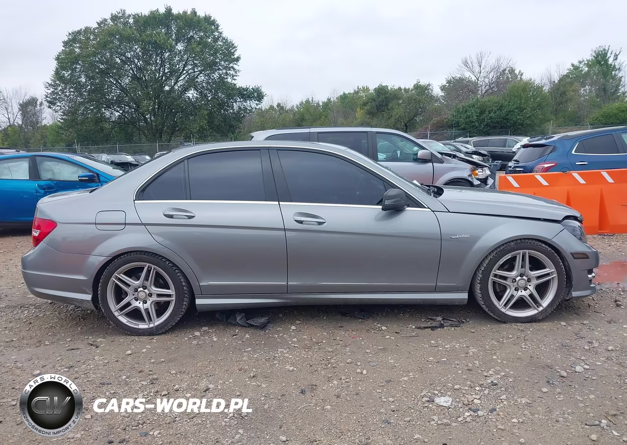 2013 Mercedes-Benz C 250 Sport VIN:WDDGF4HB2DA793091 - 13