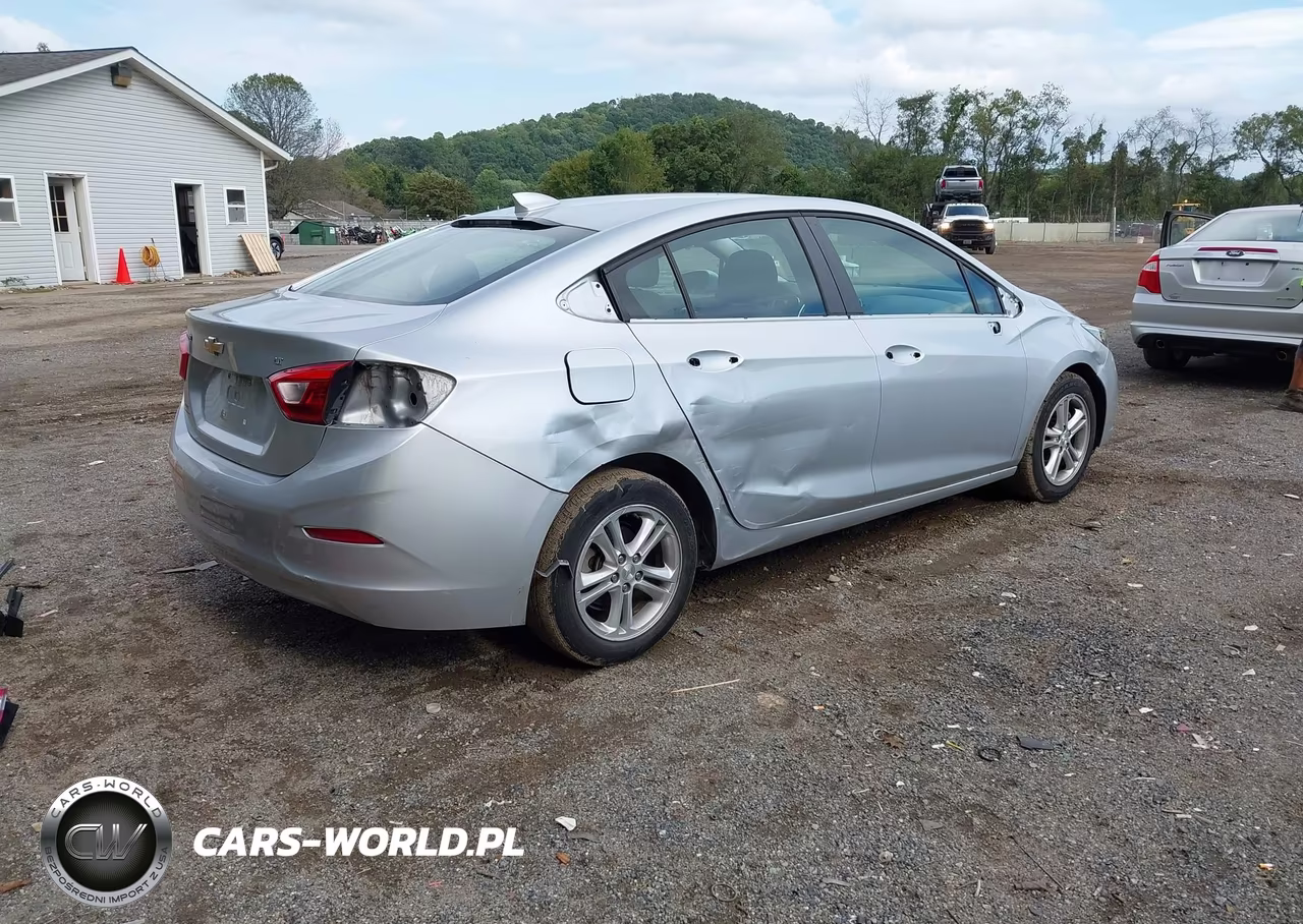 2018 Chevrolet Cruze Lt Auto VIN:1G1BE5SM2J7202248 - 4