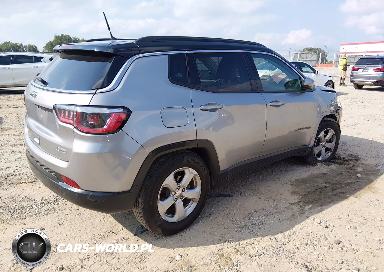 2018 Jeep Compass Latitude VIN:3C4NJCBB9JT194342 - 4