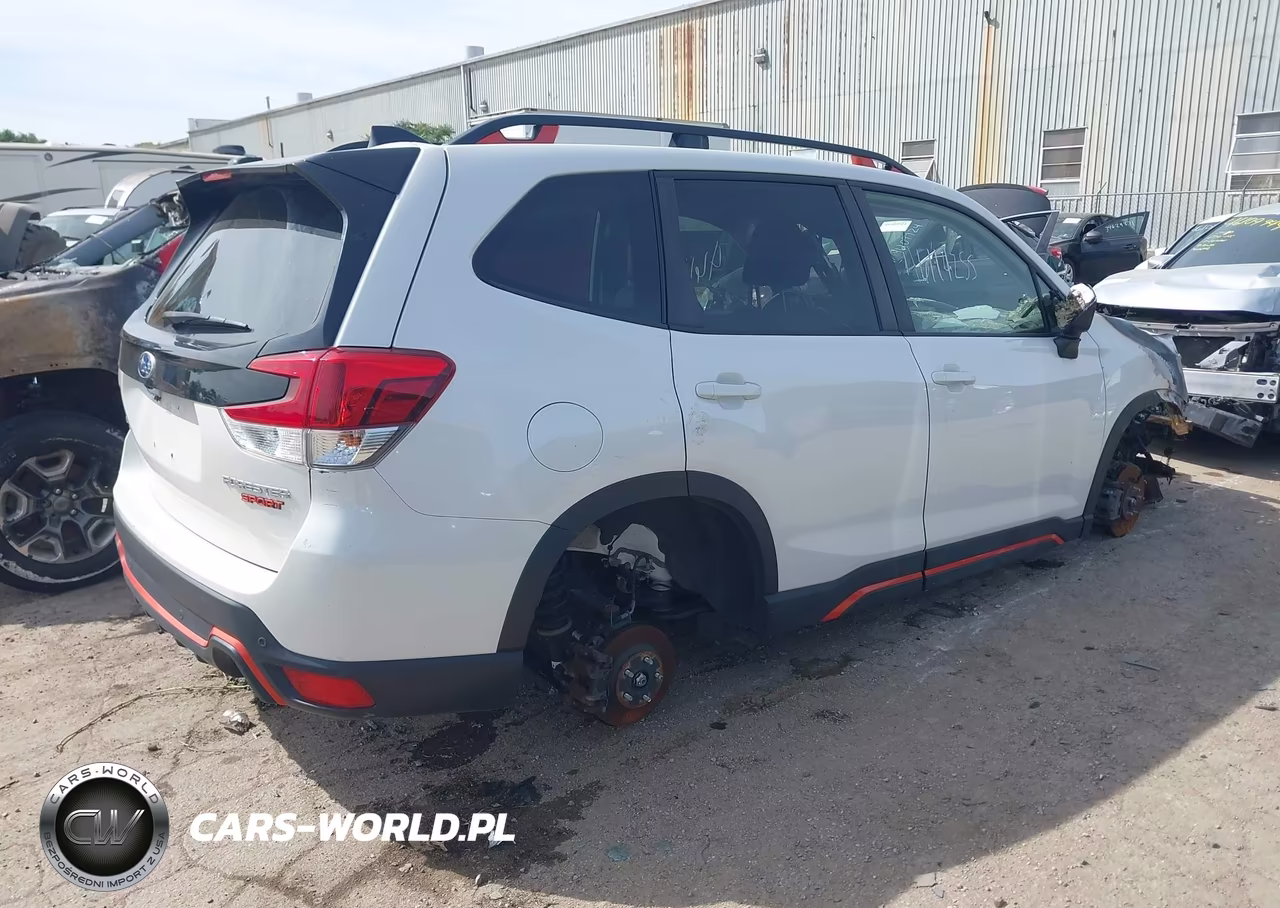 2024 Subaru Forester Sport VIN:JF2SKAGCXRH471033 - 4