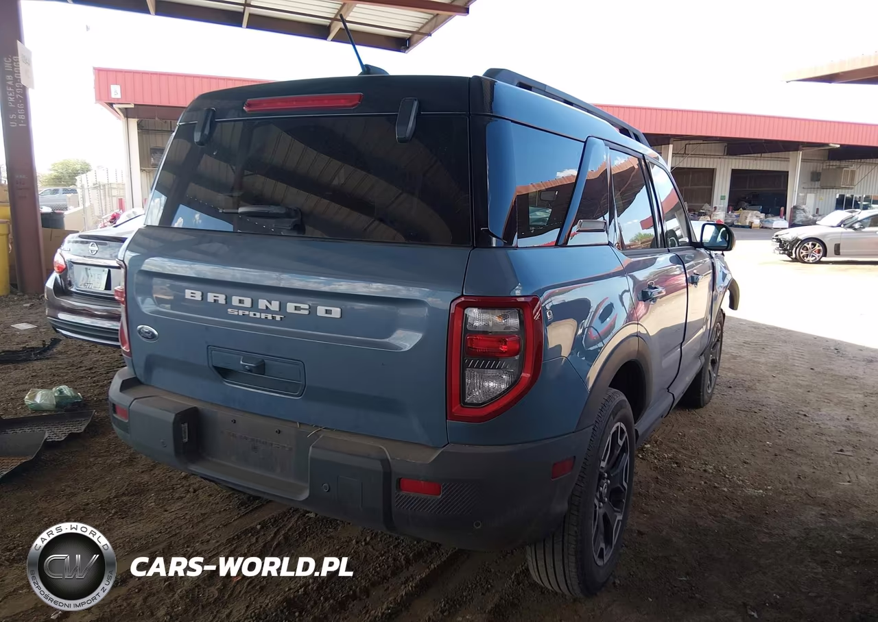 2025 Ford Bronco Sport Outer Banks VIN:3FMCR9CN1SRE68199 - 4