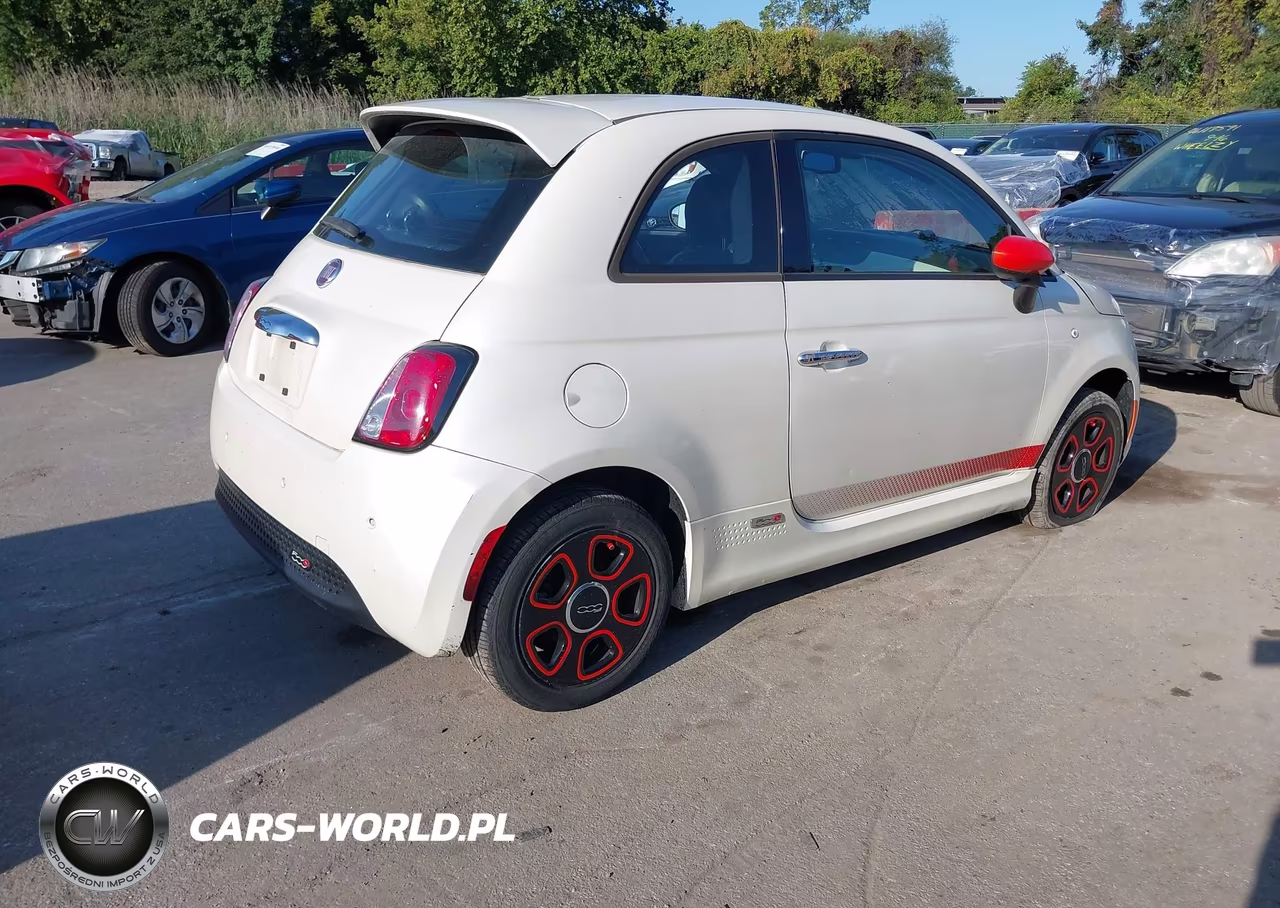 2015 Fiat 500E Battery Electric VIN:3C3CFFGE0FT575943 - 4