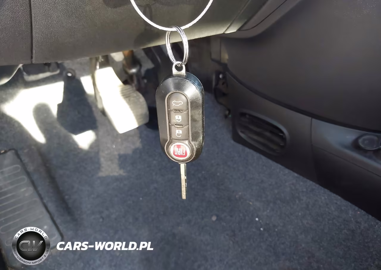 2015 Fiat 500E Battery Electric VIN:3C3CFFGE0FT575943 - 9